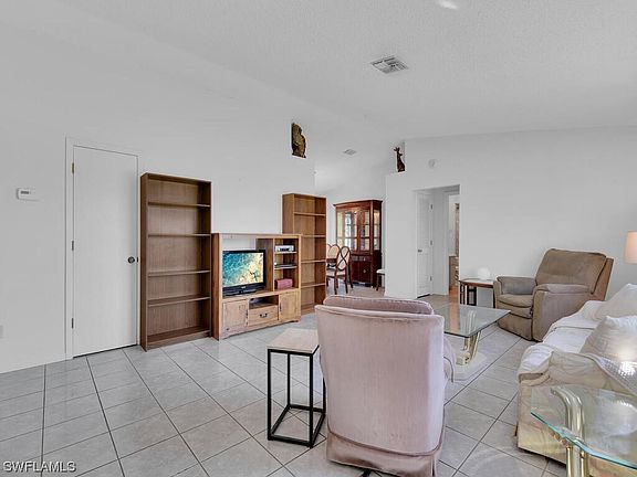 4th image of 533 SE 4th St