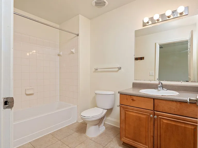 715 Majestic Dr — Photo 31