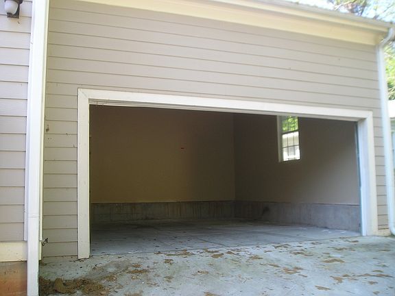 Garage with lots of space