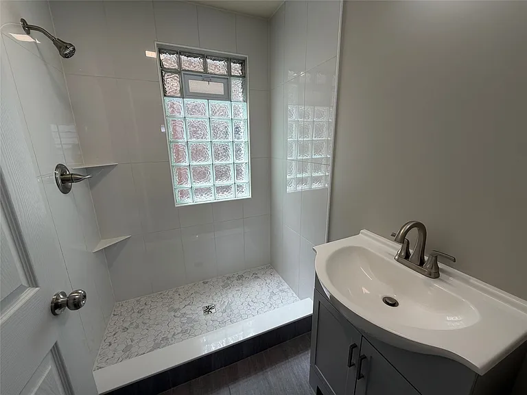 121 W 24th St — Photo 13