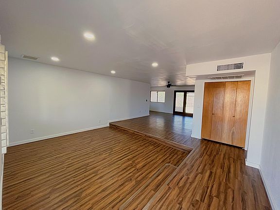 3rd image of 1452 E Diamond Ave