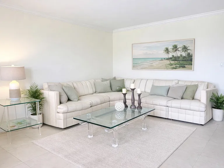 1905 Bermuda Cir #L4 — Photo 3