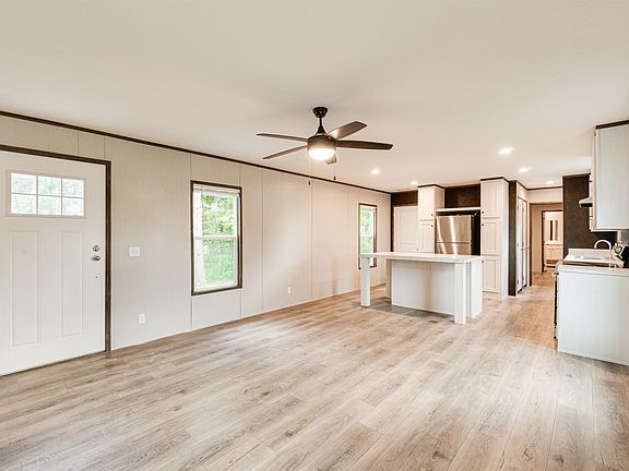 4th image of 475 E Robins St Lot 10