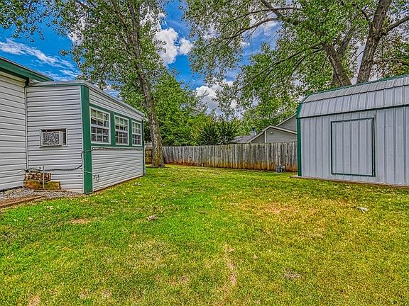 4th image of 2211 Twisted Oaks Dr