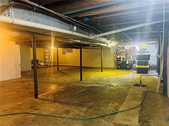 4th image of 7705 Smalley Ave