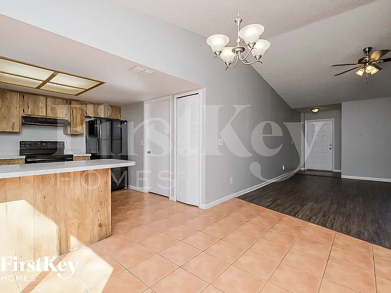 2813 Eagle Run Cir S — Photo 3