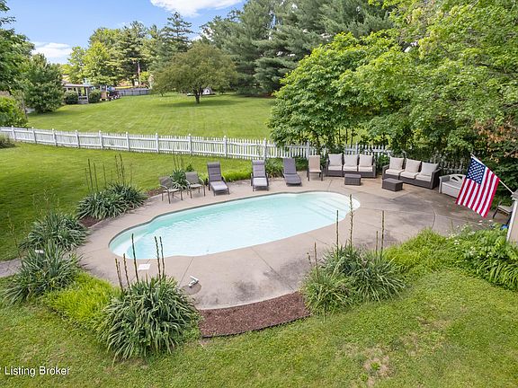 4th image of 281 Shady Pond Ln