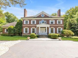 20 Vista Dr, Syosset, NY 11791