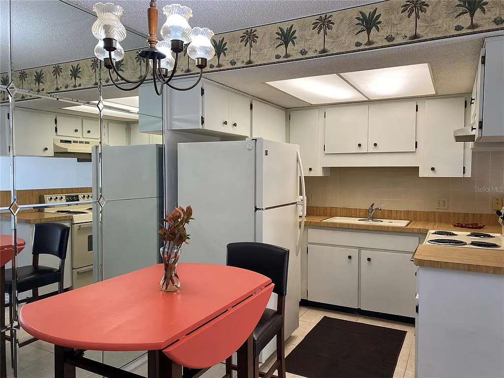 2 bed, 1.5 bath, 825 sqft, $1,350 — Photo 3