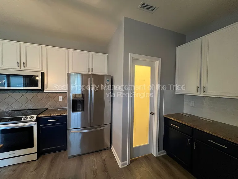 1950 Glenkirk Dr — Photo 11