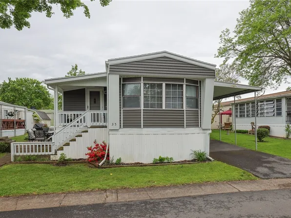 35 Keuka Ln, Manchester, NY 14504