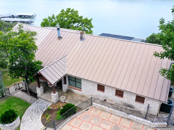 481 Private Road 2610, Mico, TX 78056