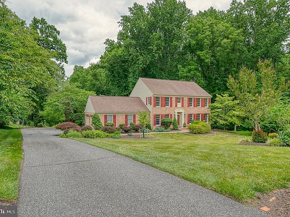 2nd image of 1701 Chatsworth Ct