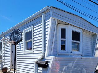 65 Lincoln Ave, Holbrook, NY 11741