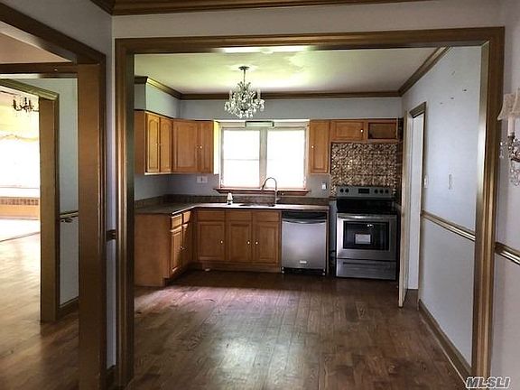 2nd image of 15 Astor Ct