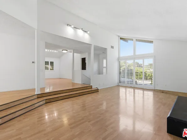 3334 Oak Glen Dr, Los Angeles, CA 90068