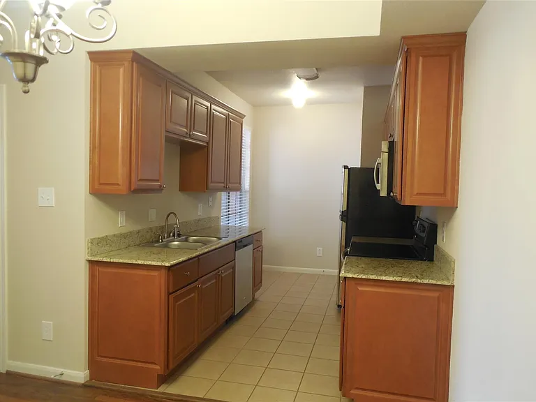 2255 Braeswood Park Dr #218 — Photo 6