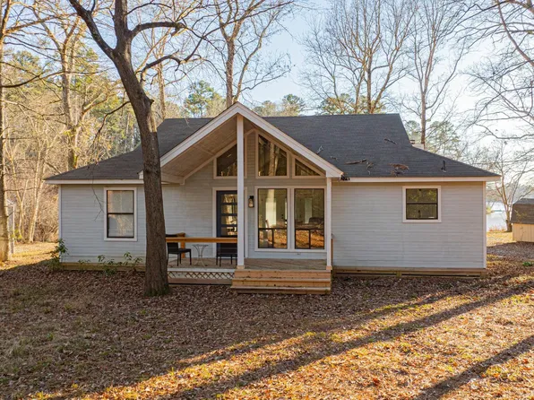 3007 E Lake Dr, Gladewater, TX 75647