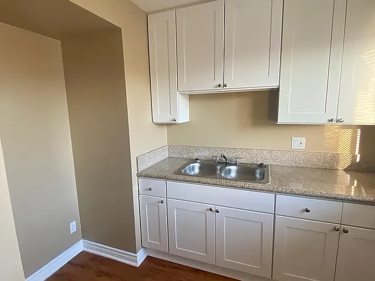 Bellflower Apartments — Photo 25
