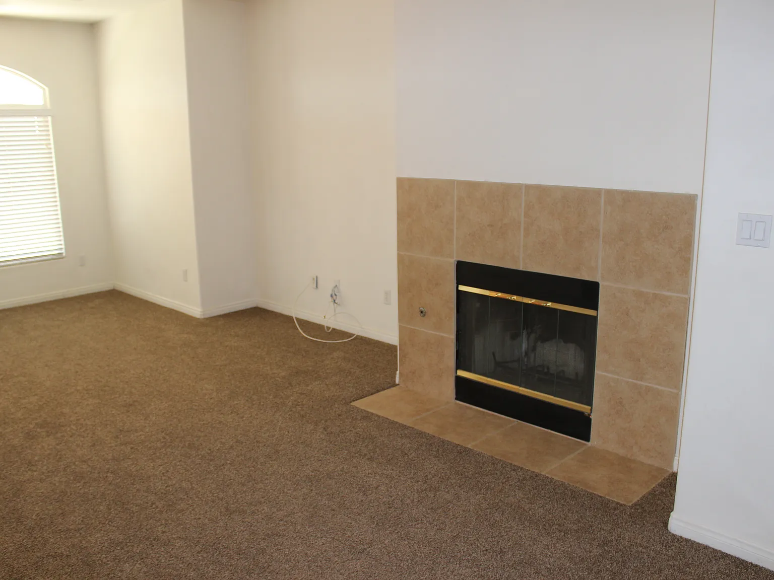 4 bed, 1986 sqft, $2,500 — Photo 3