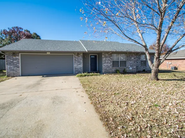 1355 N Plum Tree Dr, Fayetteville, AR 72704
