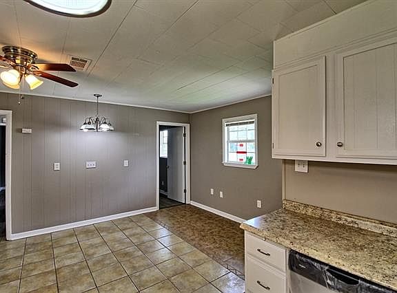 4th image of 203 Brundrette St