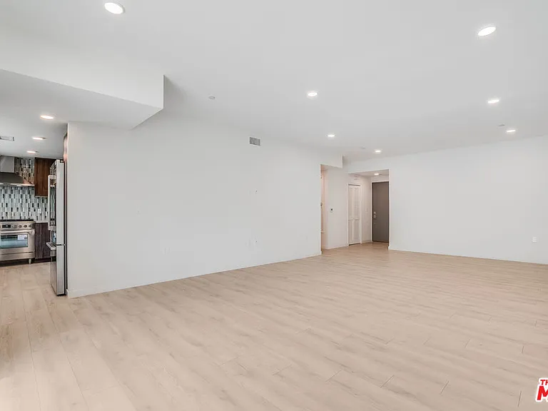 1021 S Shenandoah St #102 — Photo 2