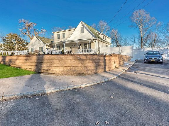 4th image of 419 Landing Ave