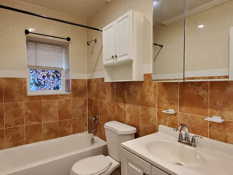 377 Danforth Ave #4E — Photo 6