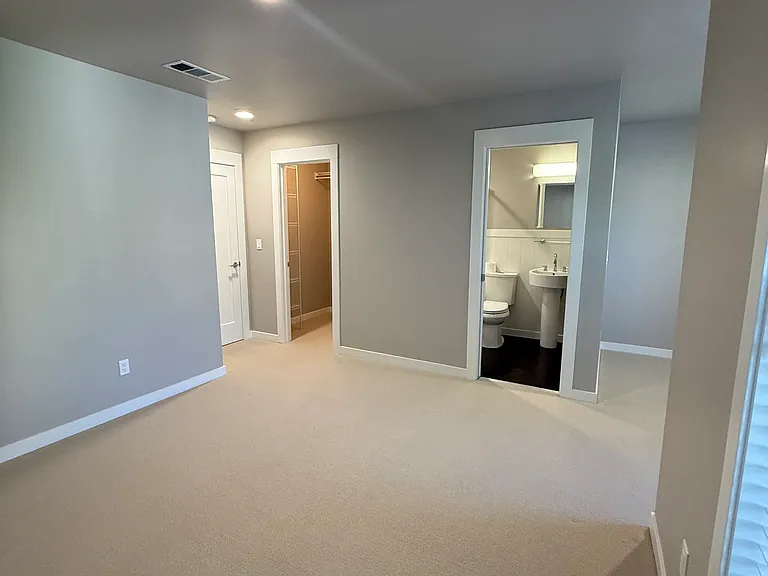 515 G St #124 — Photo 18