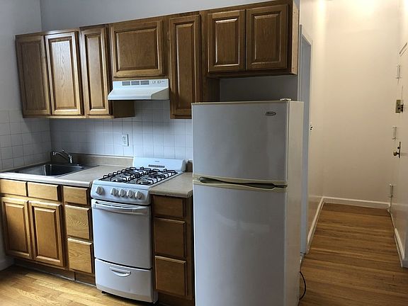 5th image of 126 Saint Marks Pl APT 17