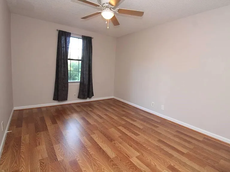 545 Moncrief Ave #B — Photo 6