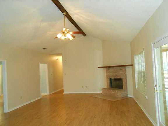 4th image of 123 Annadale St