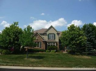 1946 Blue Grass Dr, Rochester Hills, MI 48306