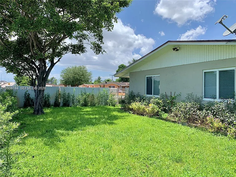 10303 NW 35th Pl — Photo 7