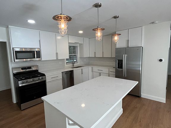Large size and open space kitchen with Iceland and plenty of shelf space, custom cabinets and smart appliances