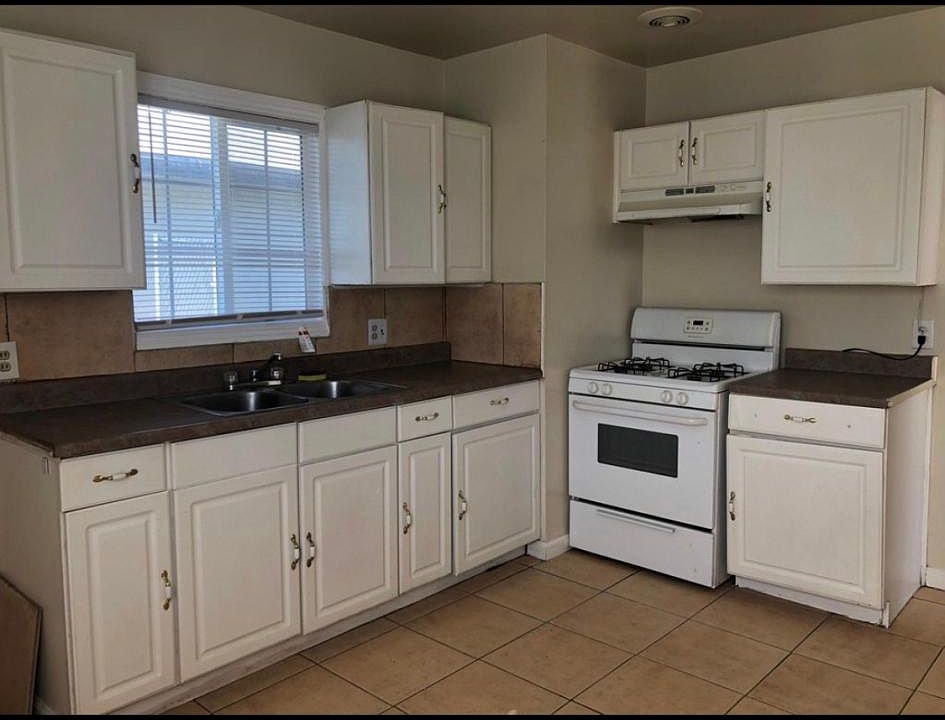 2nd image of 558 Willow Dr #1