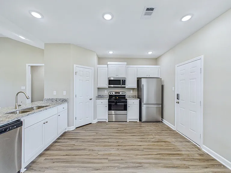 832 Pine Tree Rd — Photo 6