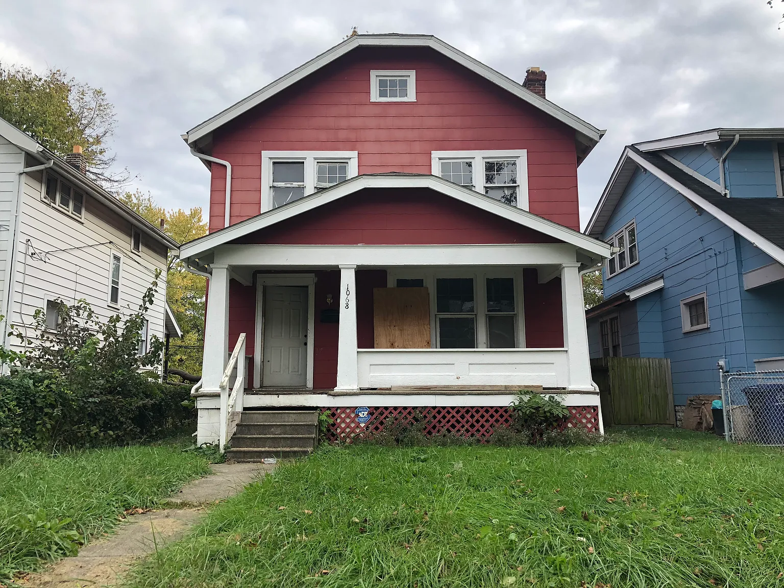 1068 Miller Ave photo 1