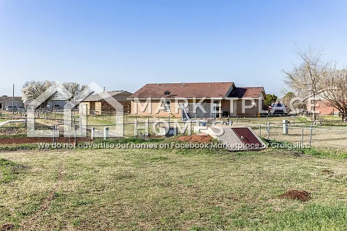 404 E Texas Dr — Photo 21