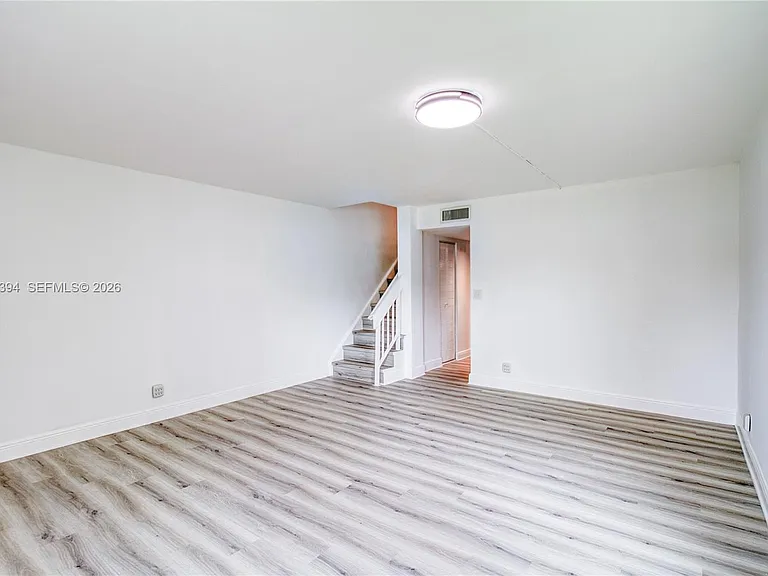 5259 SW 40th Ave #26 — Photo 8