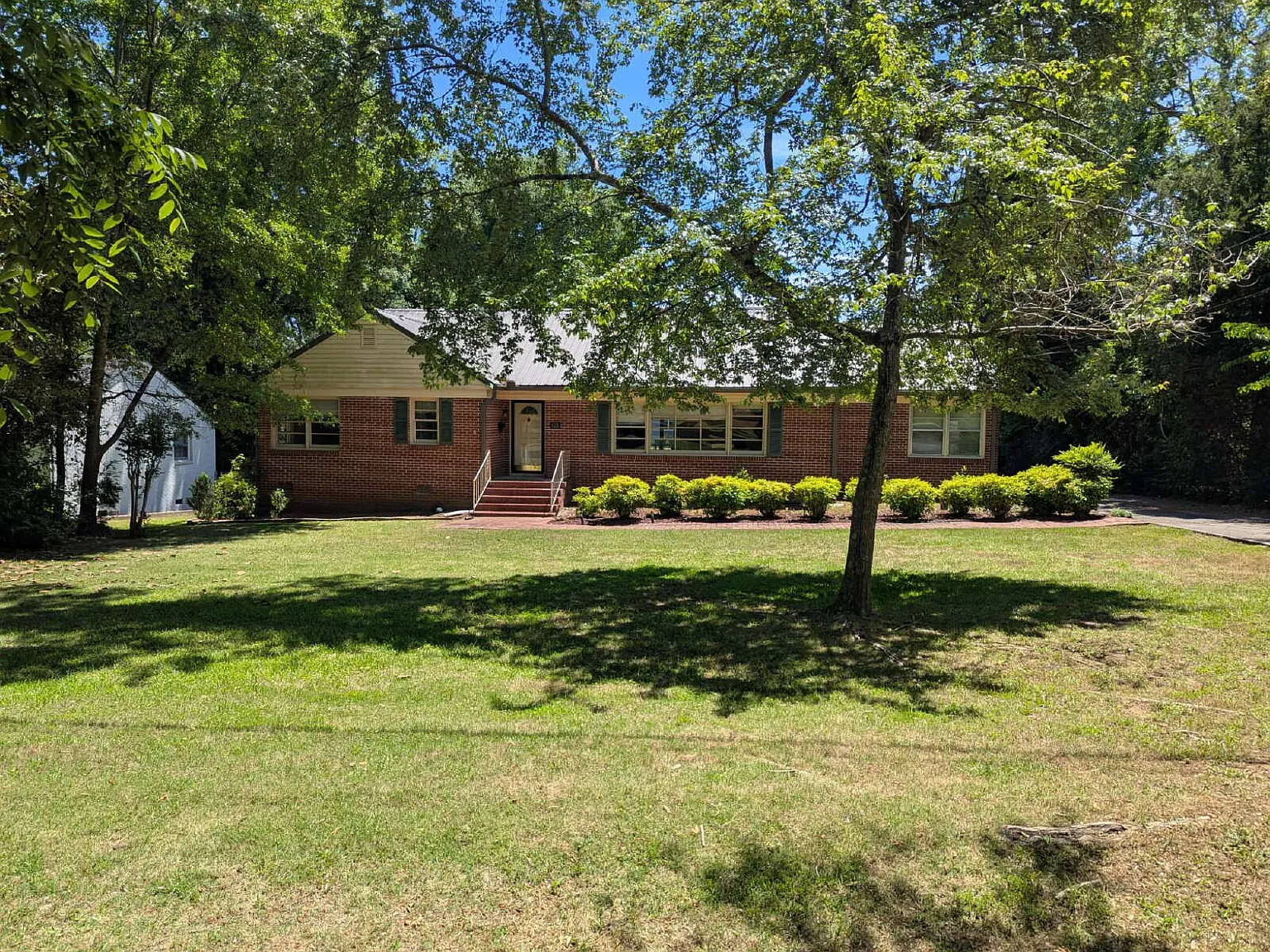 4 bed, 2.0 bath, 2066 sqft, $2,150 — Photo 3