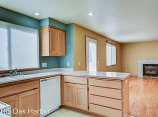 2321 SW Vista Park Dr, Oak Harbor, WA 98277