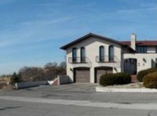 156 Shore Dr, Portage, IN 46368