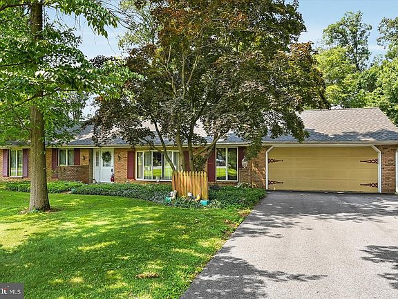 3rd image of 3 Oak Ln