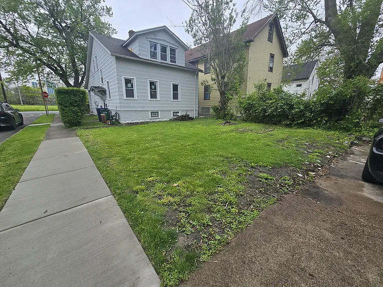 468 Kensington Ave #1 — Photo 2
