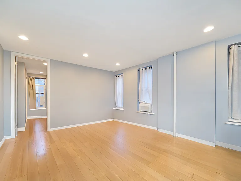 246 E 51st St #9 — Photo 2