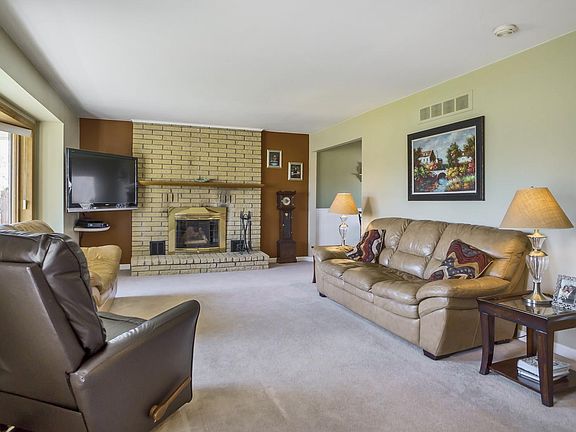 4th image of 1053 Milverton Dr