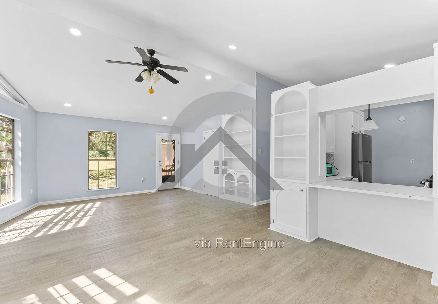 5 bed, 2.5 bath, 2229 sqft, $2,200 — Photo 3
