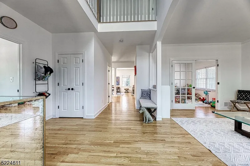 5 bed, 3.5 bath, 3116 sqft, $9,000 — Photo 3